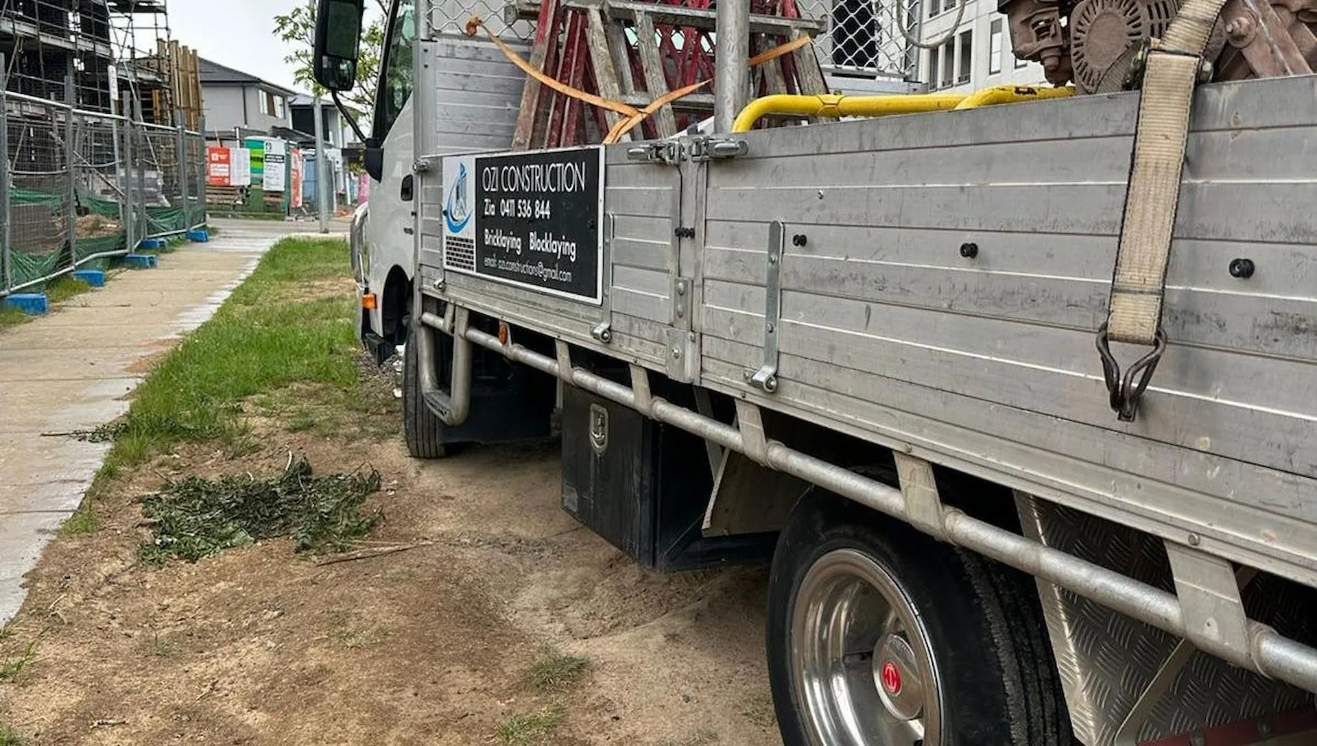Ozi Construction work truck on site